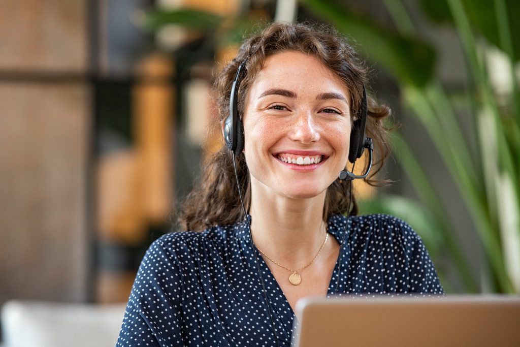 Improving Customer Service with VoIP Features 