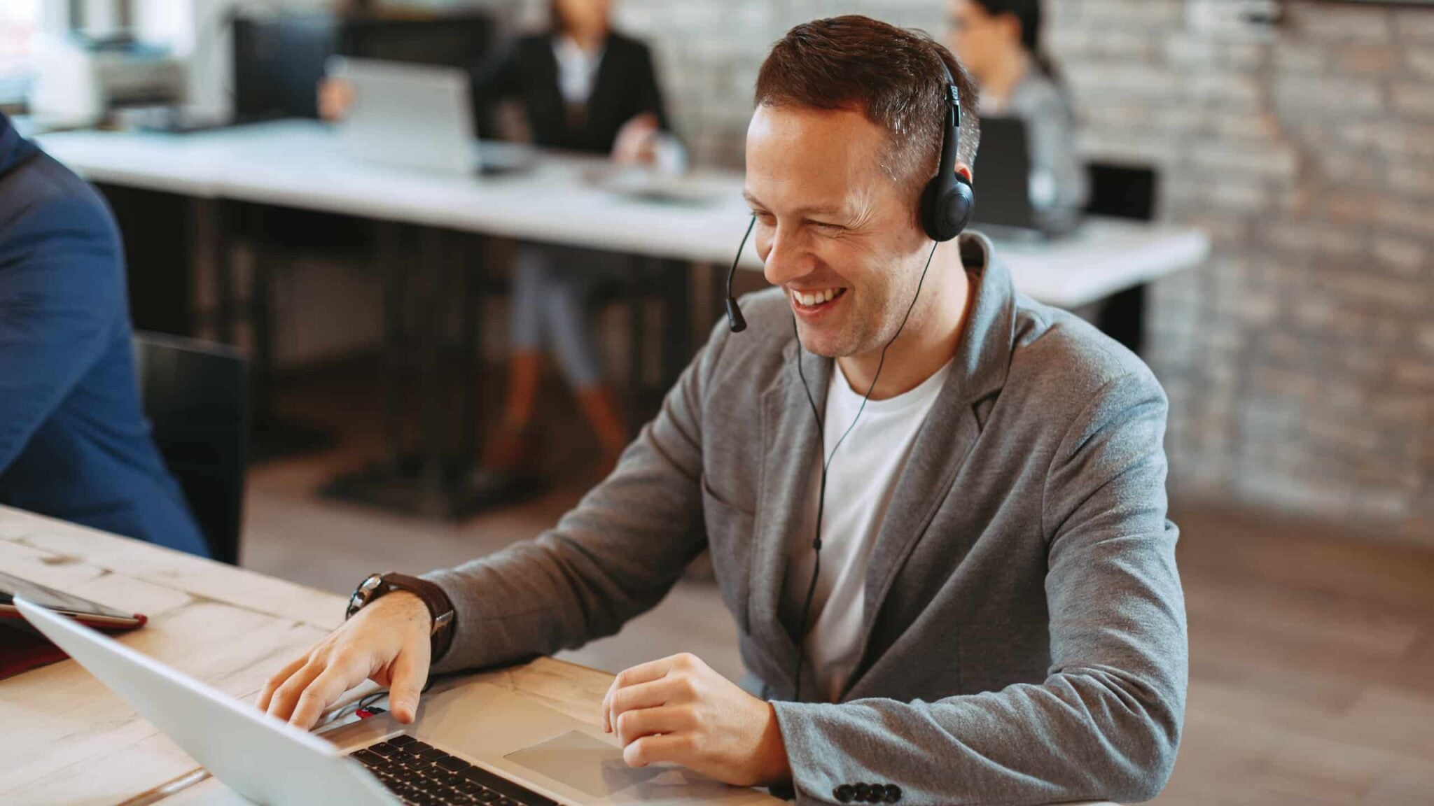Government contact center: What it is and how to modernize yours