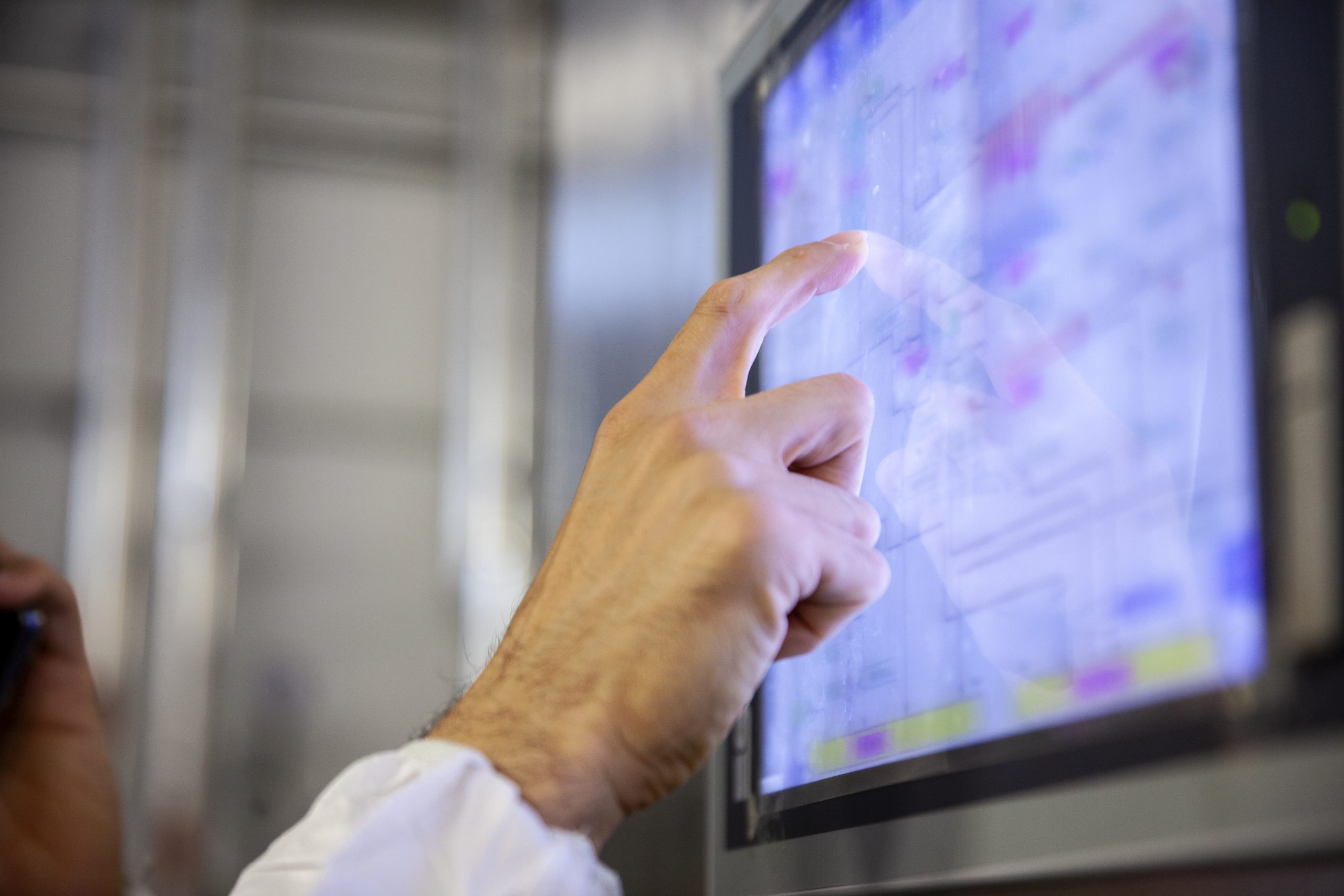 Why Shop Floor Computers Lag—and How to Fix Manufacturing Bottlenecks